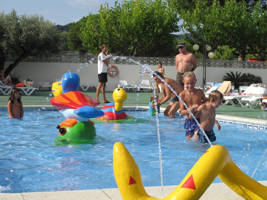 Camping Roca Grossa Calella Exterior foto