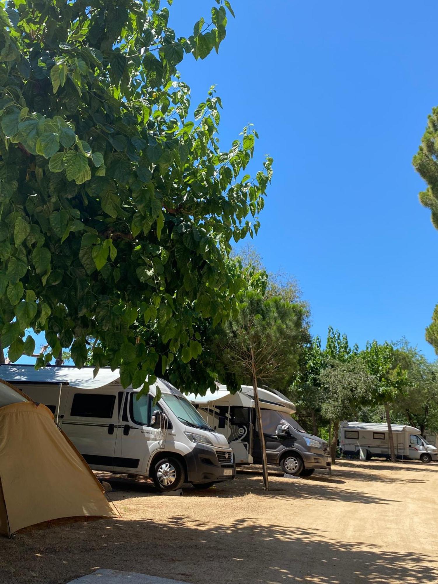 Camping Roca Grossa Calella Exterior foto