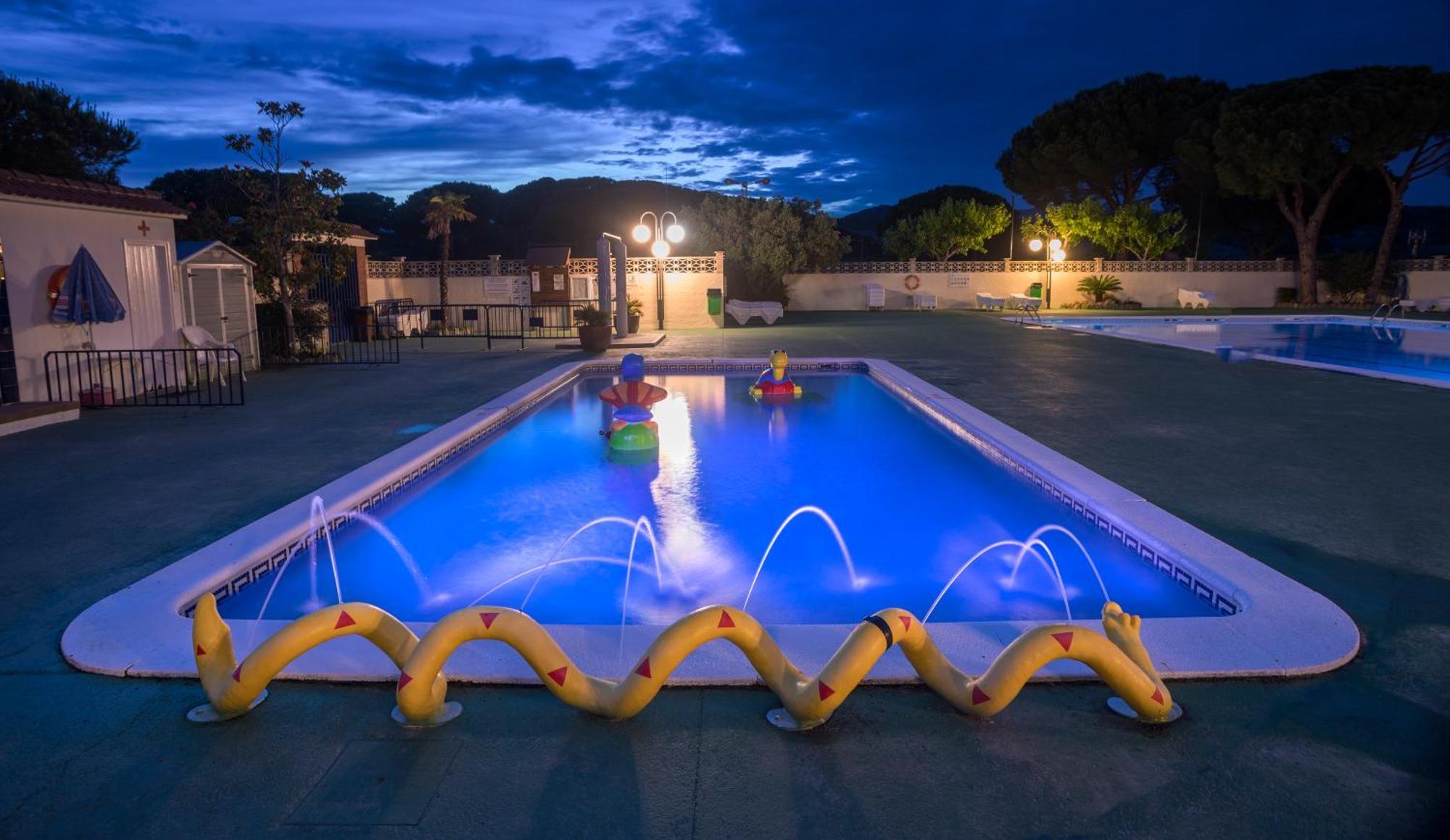 Camping Roca Grossa Calella Exterior foto
